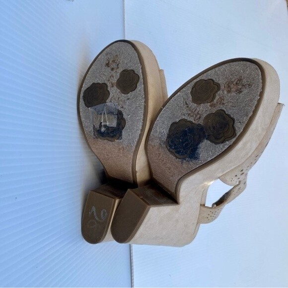 Carlos by Carlos Santana size 10 tan chunky heels used great condition - Picture 13 of 13